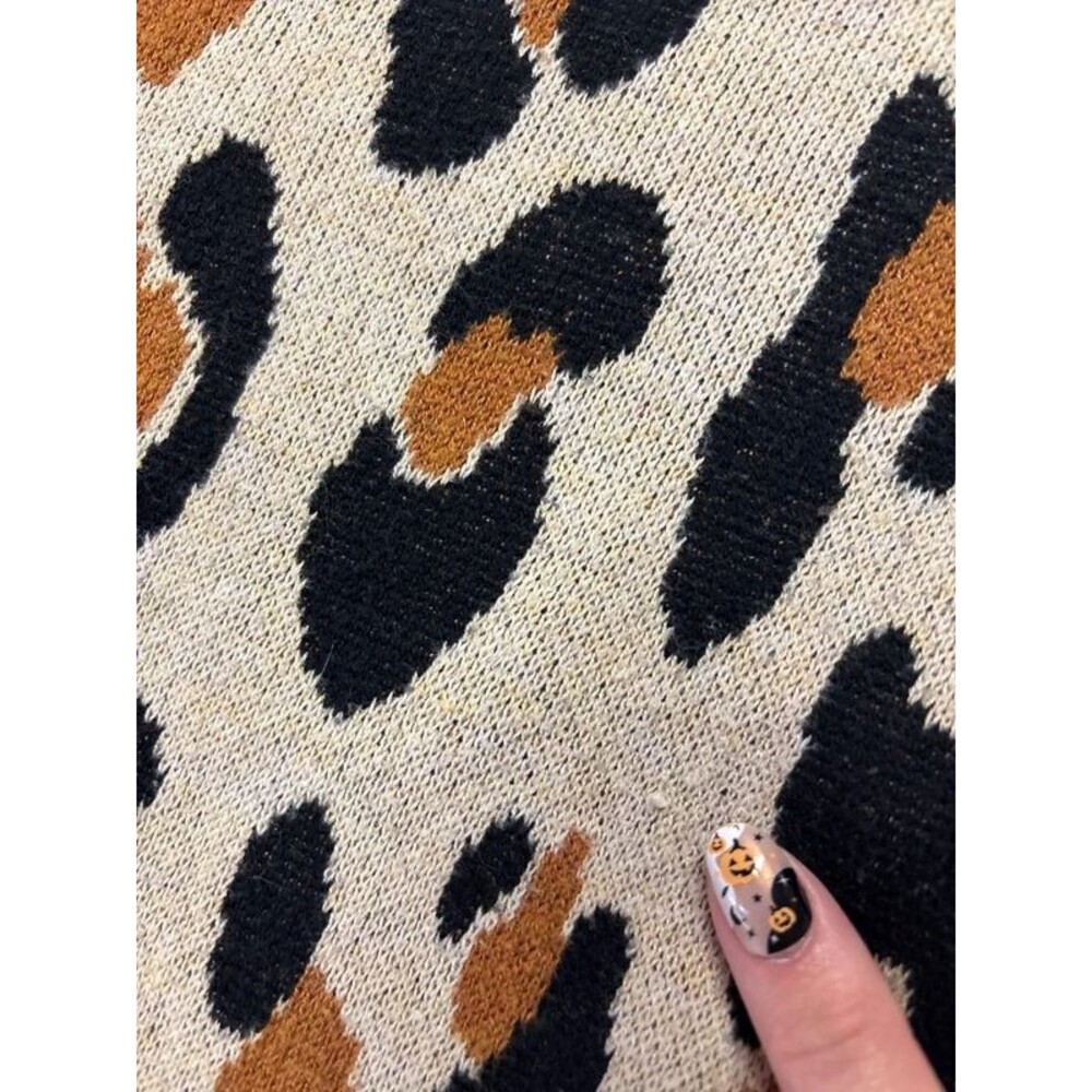 Leopard Print Sweater - Picture 6 of 6